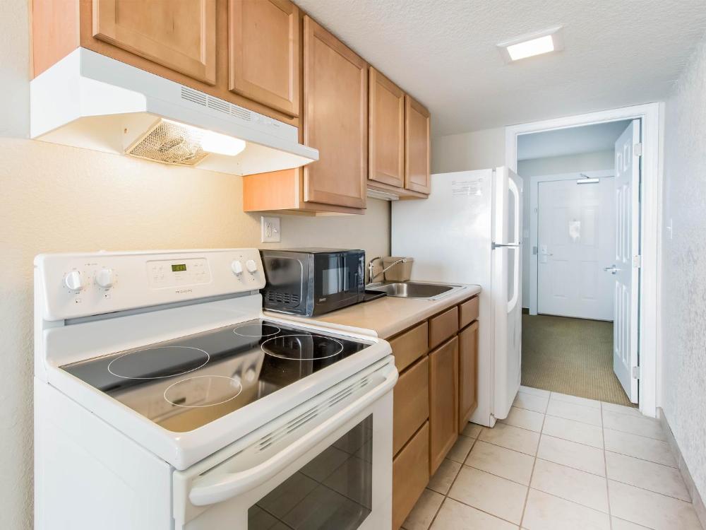 Queen Suite with Two Queen Beds and Kitchenette interior